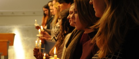 PSI CHI student inductees during the candle light ceremony