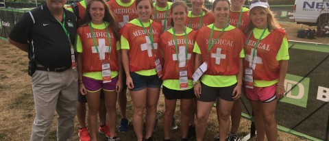 UNE volunteers at Beach to beacon 2016