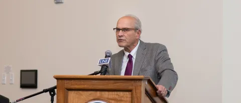 Gordon Smith, Maine’s director of opioid response, speaking to UNE students about responsible prescribing
