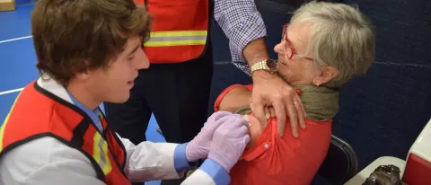 A UNE medical student volunteers at a vaccination clinic