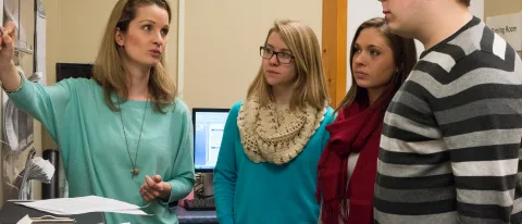 Jennifer Stiegler-Balfour with her students in the psychology lab