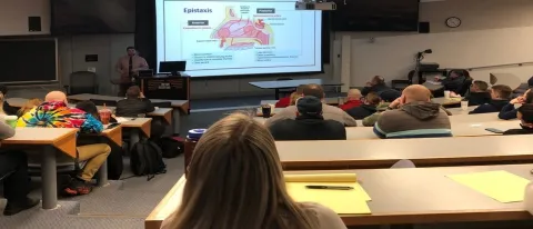 UNE COM students presenting