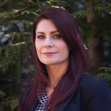 Headshot of Julia Chernikova-Glidden