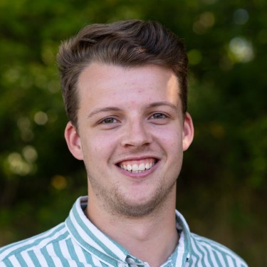 Headshot of Andrew Winston