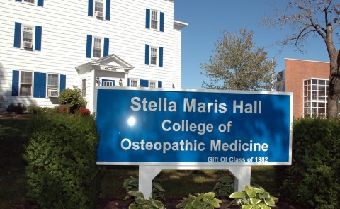 Stella Maris Hall, UNE COM