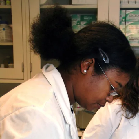 UNE Alumni Amanda Braithwaite works in the Center for Excellence in Neuroscience