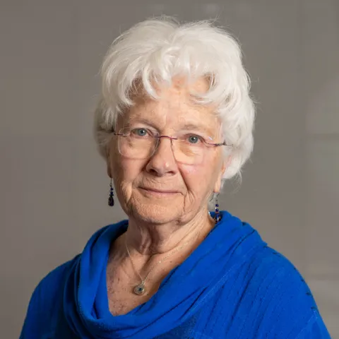 Headshot of Polly Campbell