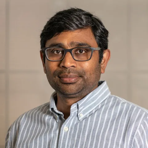 Headshot of Ravi Vumma