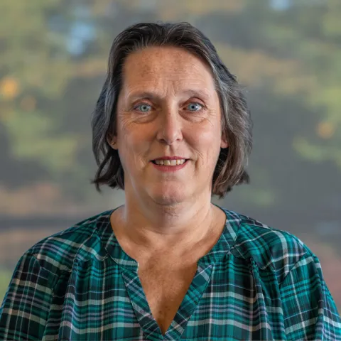 Headshot of Elizabeth McDonnell
