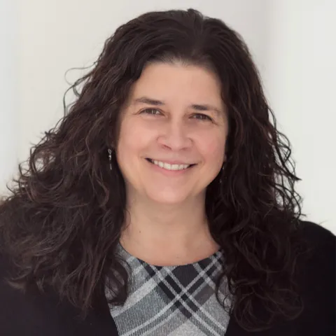 Headshot of April Plante
