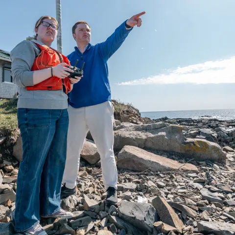 UNE installs seismograph on Ram Island