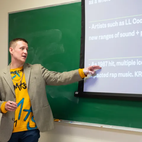 UNE English class learns about hip-hop’s history, influence from radio host