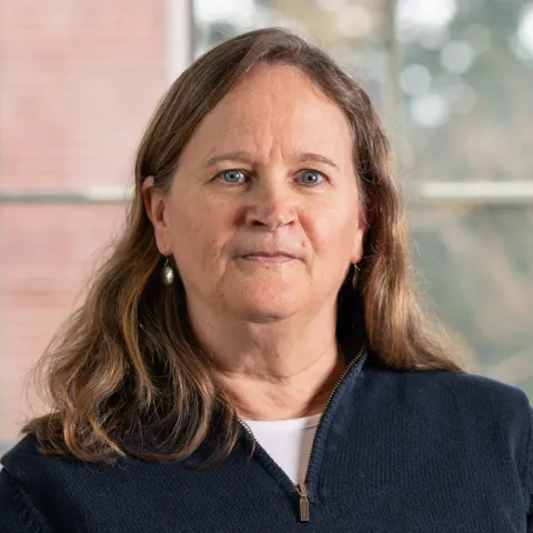Headshot of Ruth Dufresne