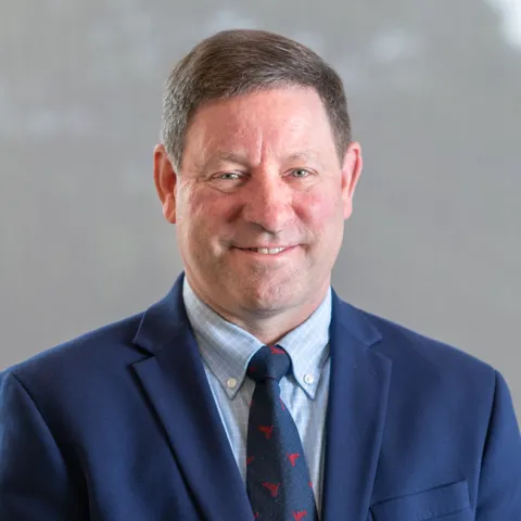Headshot of Eric Andrews