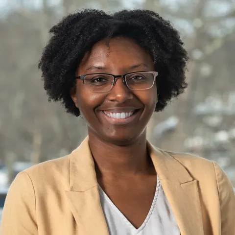 Headshot of Lynaya Morris