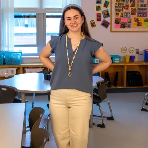Cropped image of Shauna Curran ’26 in a classroom
