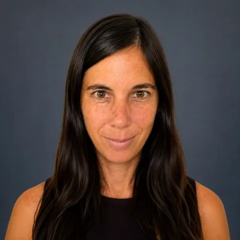 Headshot of Aimee Vlachos