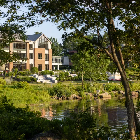 Assistant Professor Sam Slowinski to lead nature walk on UNE’S coastal campus on Oct. 4