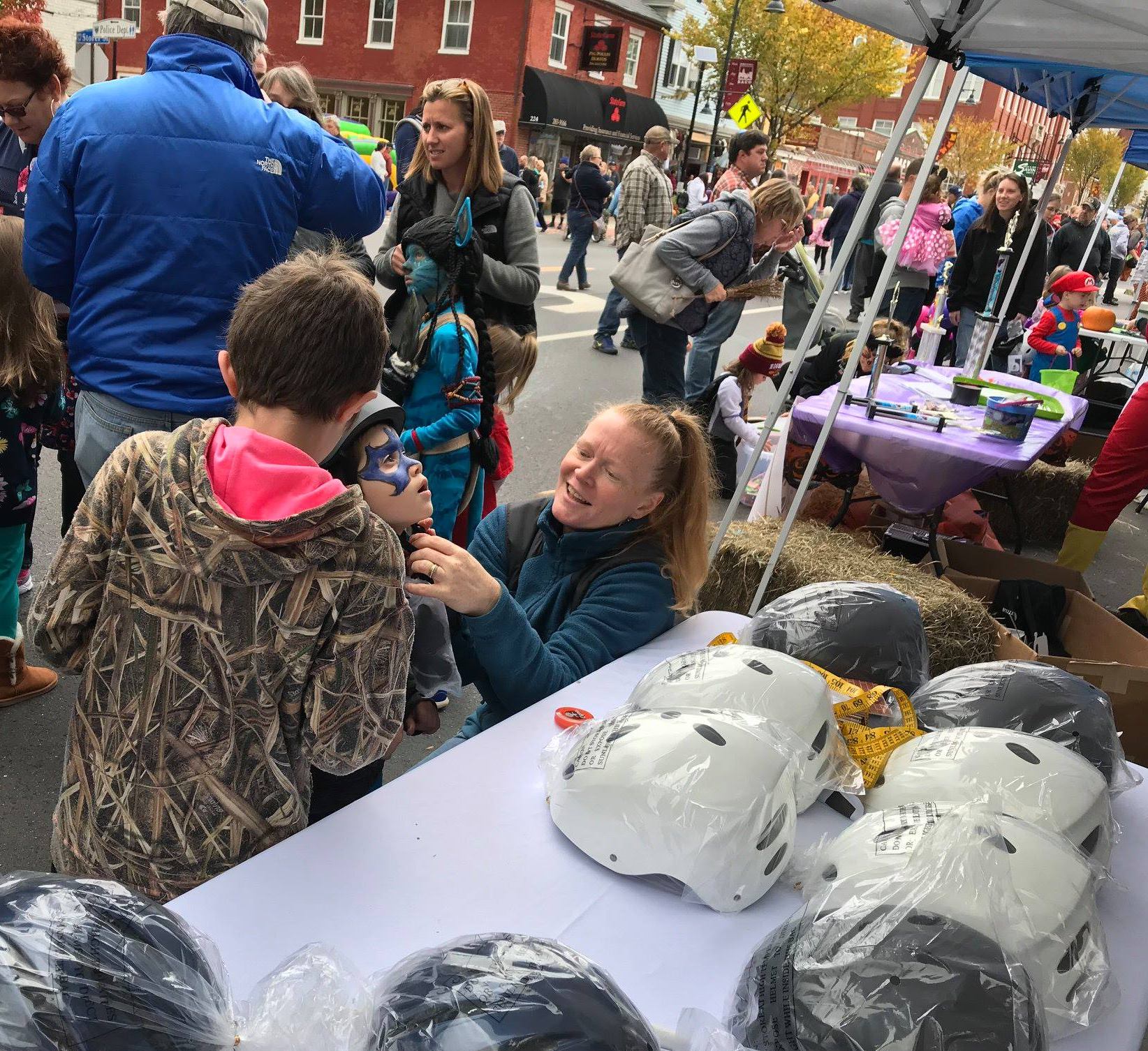 UNE volunteers help promote brain injury prevention at Saco’s Pumpkin